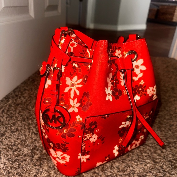 Floral Red Bucket Bag - Picture 4 of 10